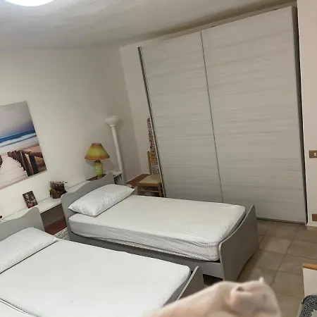 Semesterbostad Cala Sinzias, 150 Mt Dalla Splendida